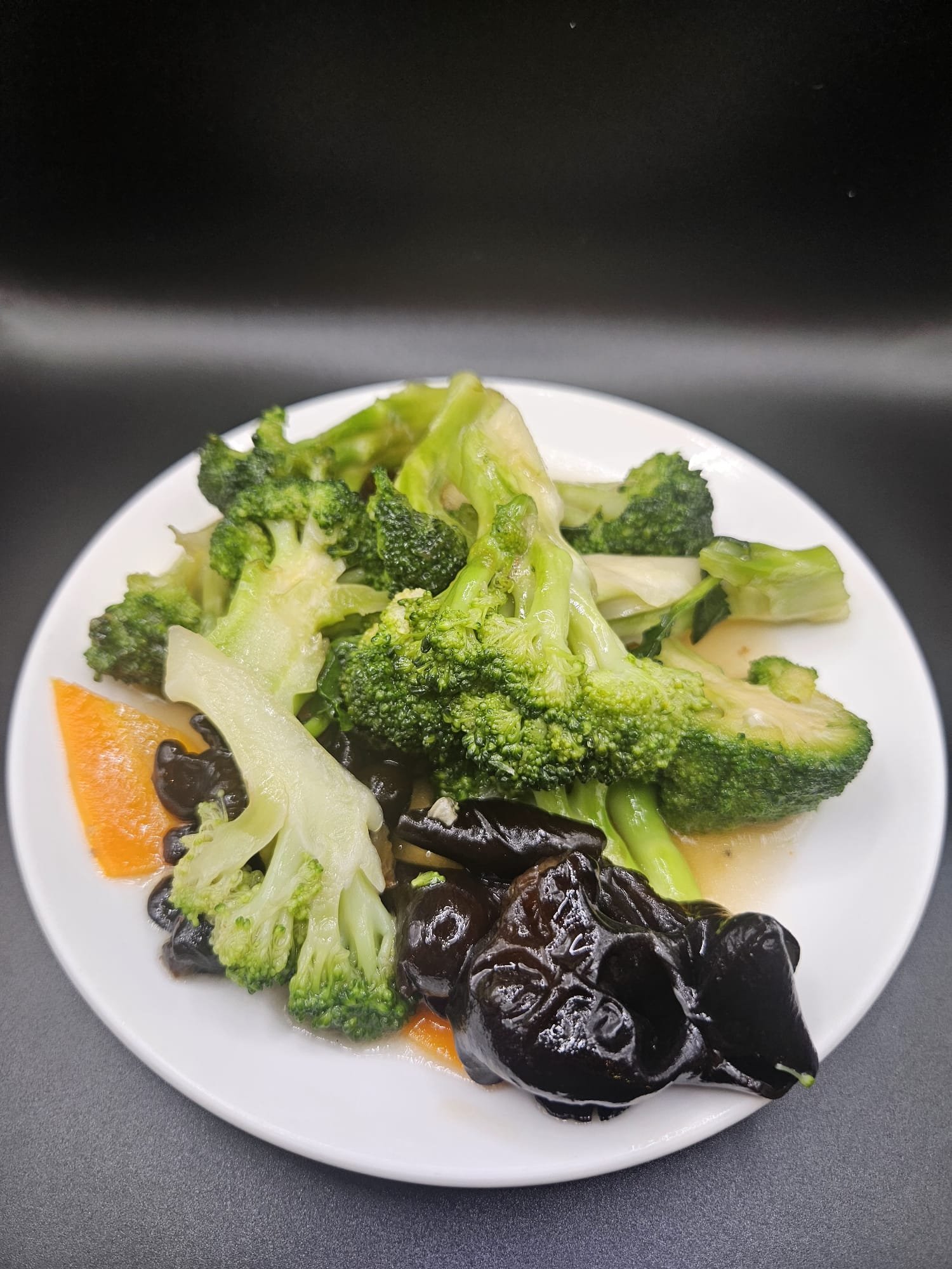 Brocoli et champignon noir